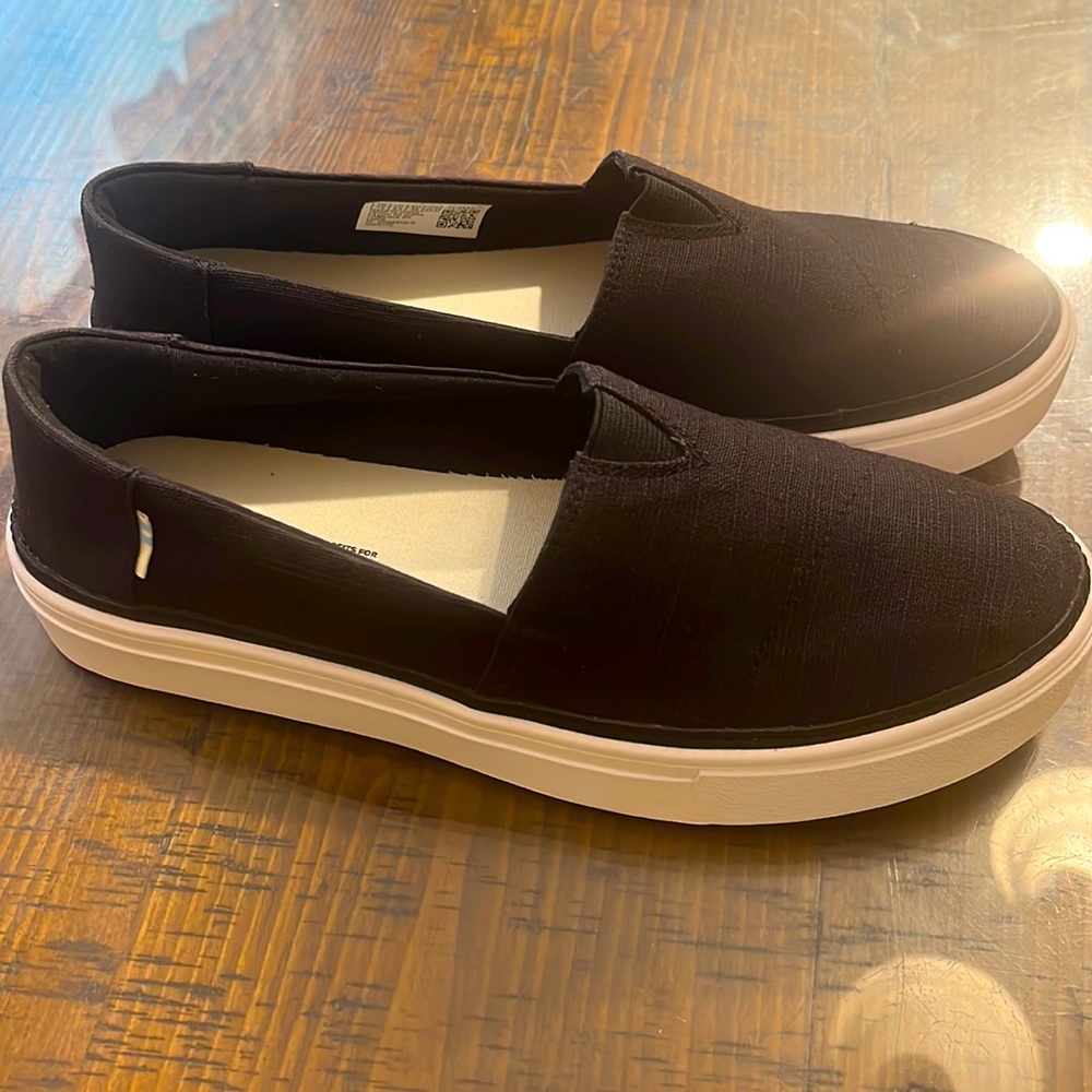 Brand new Toms